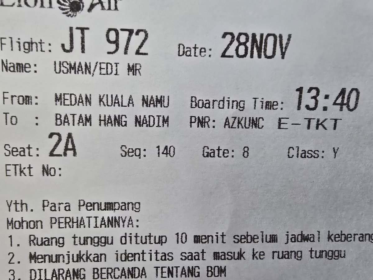ediusman354's tweet photo. Kami mendarat sementara di Jambi (akibat cuaca/jarak pandang di Batam). https://t.co/57VyG8M7WS