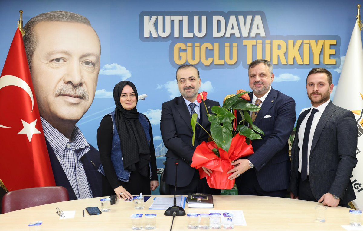 SahinTalus's tweet photo. İzmit İlçe Başkanımız Halil Güngör Dokuzlar ve yönetimi ile kongre sonrası ilk toplantımızı yaptık.
Özümüzden geleceğe birlik, beraberlik içinde milletimize hizmeti sürdüreceğiz. 
Hayırlı olması temennisiyle, başarılar diliyorum. https://t.co/qJgUceBLA4