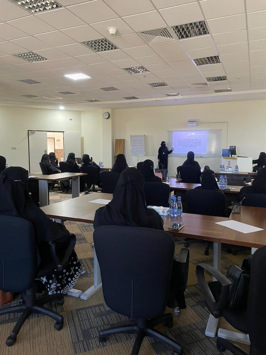 CPC_NU's tweet photo. أقام نادي حماية المستهلك ثاني دوراته بمكتبة الأمير مشعل ، بحضور عدد كبير من الطالبات، حيث قدَّم استيضاحاً وافياً حول  كيفية حماية حقوقهم في آمن المنتجات مزامنة مع أحداث الآونه الأخيرة. https://t.co/7S3IyZ1n92
