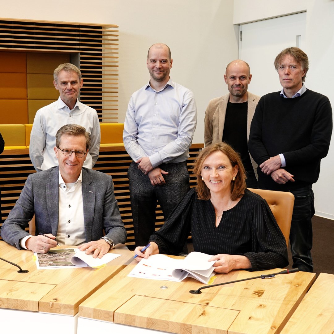 40 nieuwe woningen in woongebouw De Kuilen IV in Bruchterveld!

Vanochtend ondertekende wethouder Didi Dorrestijn de afspraken met ontwikkelaar Roosdom Tijhuis. Daarin staan bijvoorbeeld het type woningen: rij, senioren, 2-onder-1-kap en vrijstaand.

Lees verder 👉 onze website