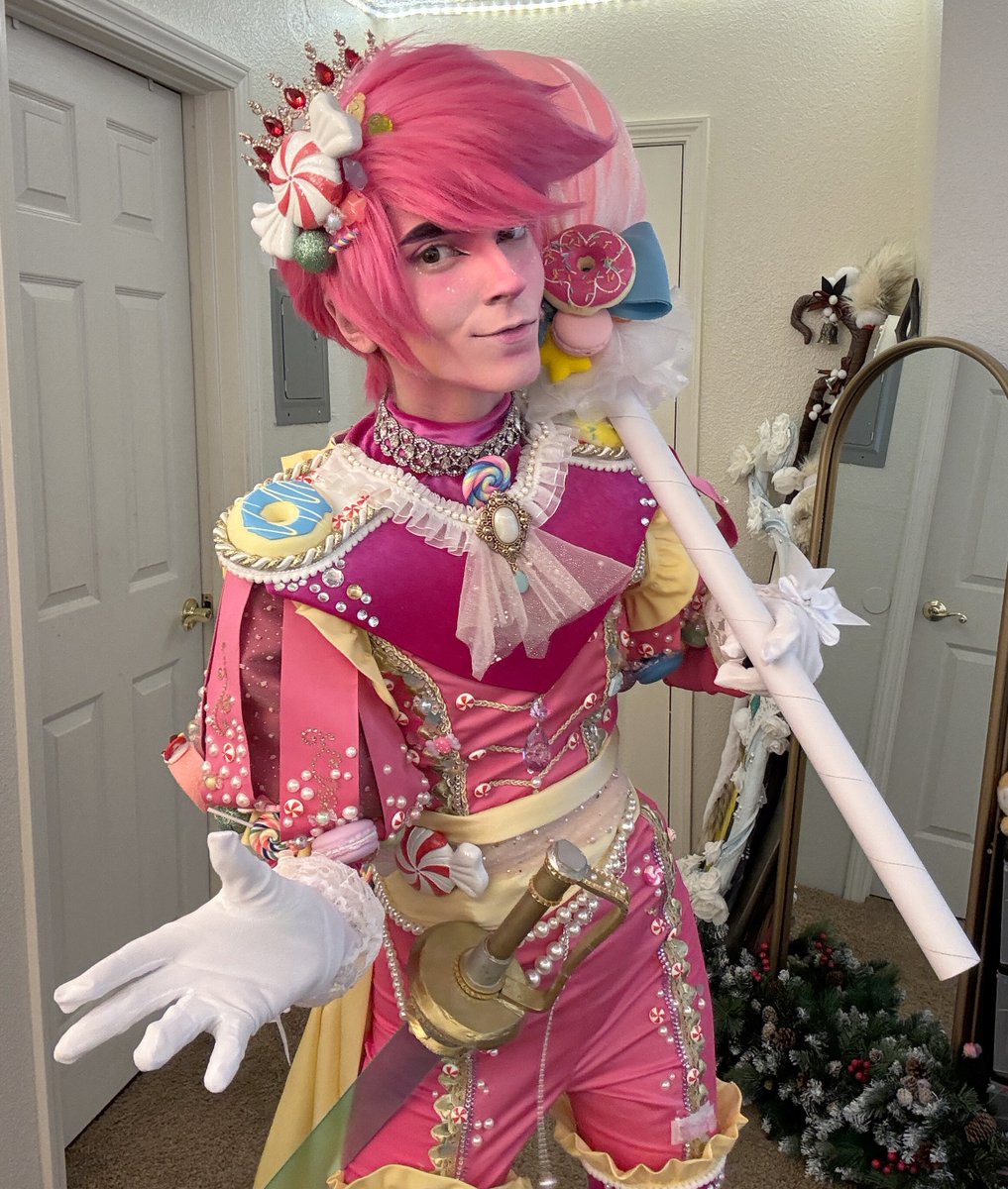 squeakadeeks's tweet photo. "Or raggedy princess could be your new Hambo, she’d do it too. That girl’s got like zero self respect. Ha ha, that’s mean. Don’t tell her I said that." 🍬🍭

yaaay Prince Gumball is done! 🥳 I'm super happy with him!! https://t.co/yVqKp50yq0