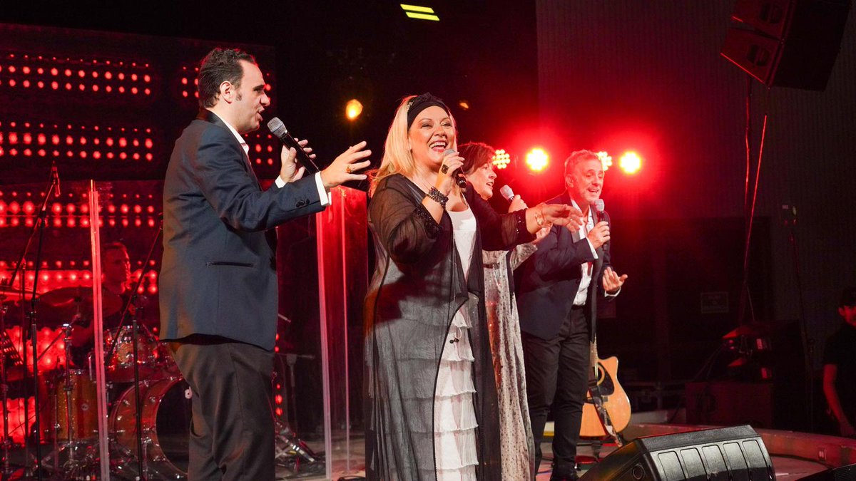 luartvg's tweet photo. No #luar1418 teremos moito humor  e bailaremos con @Mocedades_   DJSon1c,  A Pontevella, Sons de Celeiro  e Solymar. https://t.co/xZ2x6437vB