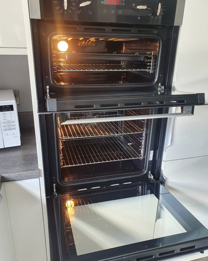 The top oven cleaning company in Essex is ready to serve you! 📷📷
We’re a proud, family-run business with over 10 years of experience. Book your appointment today by calling 01279 432 444! 📷
#OvenBright #OvenCleaningExperts #EssexCleaning #BeforeAndAfterMagic #FamilyBusiness