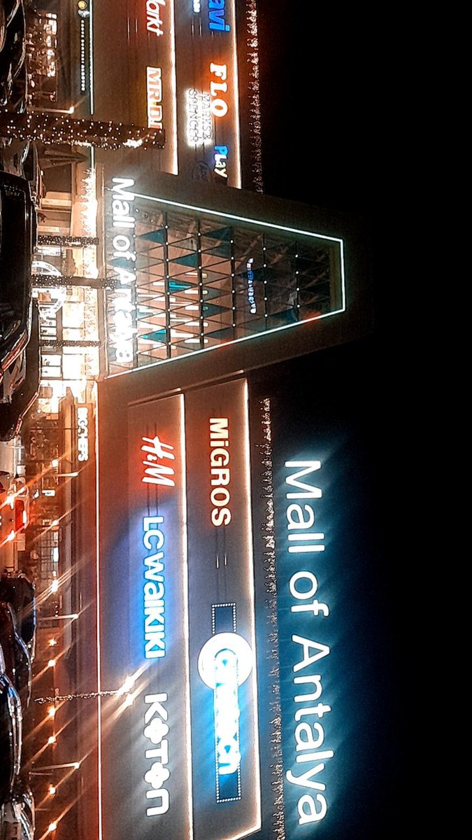 Bu akşam kimler var burada 
Tanışmak isteyen bayan var mı