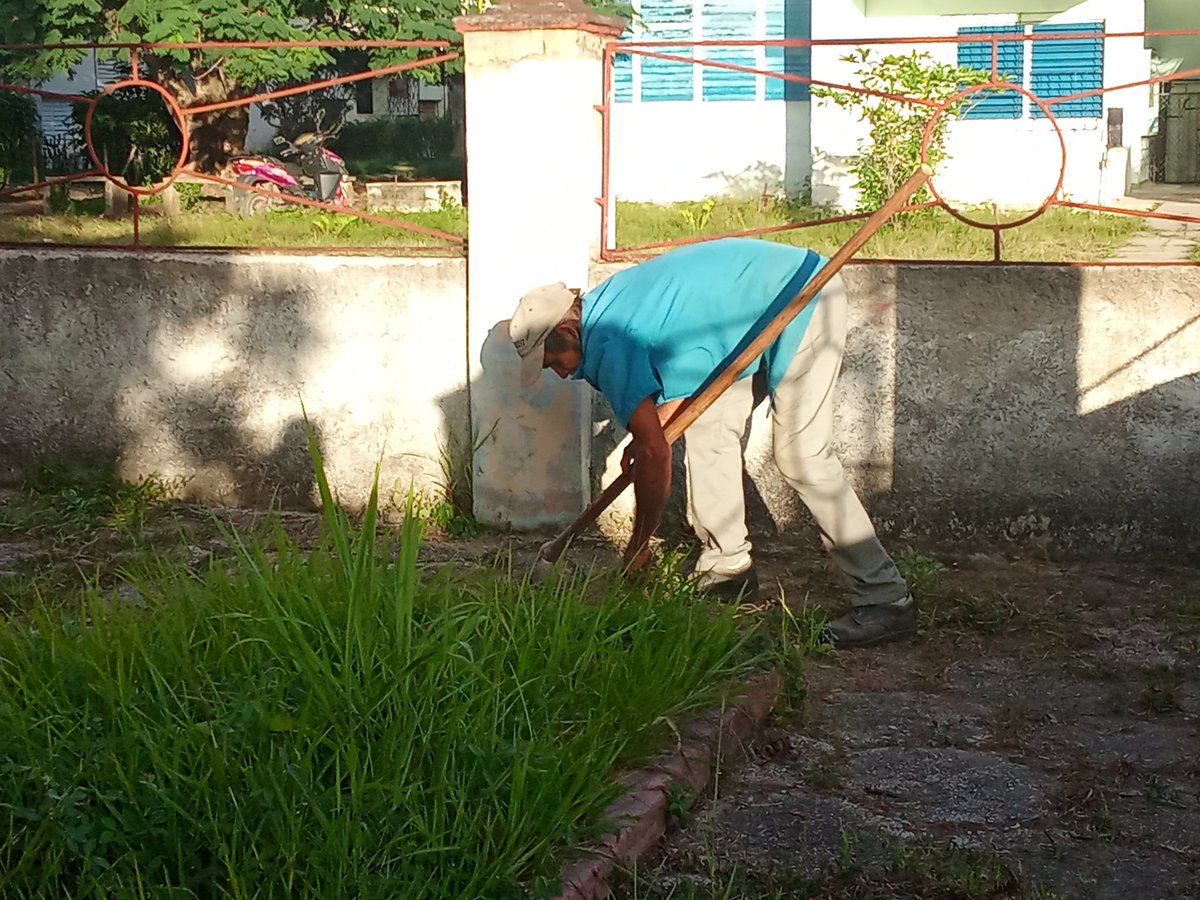 Joven Club #Camagüey 11 apuesta por sus servicios y el embellecimiento de sus áreas.

Trabajadores de la instalación en el reparto Lenin reciben visita de directivos  donde se enfatizó el trabajo y el cambio de labor.

¡La computadora de la familia al servicio de la comunidad!