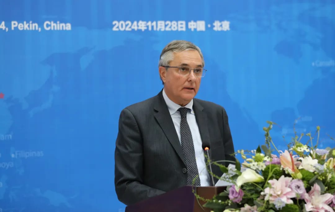 Por su parte Faroppa saludó y agradeció a las autoridades y señaló la importancia de este evento en el contexto de las excelentes relaciones internacionales que nuestro país mantiene con la República Popular China con el objetivo de alcanzar una asociación estratégica a integral.