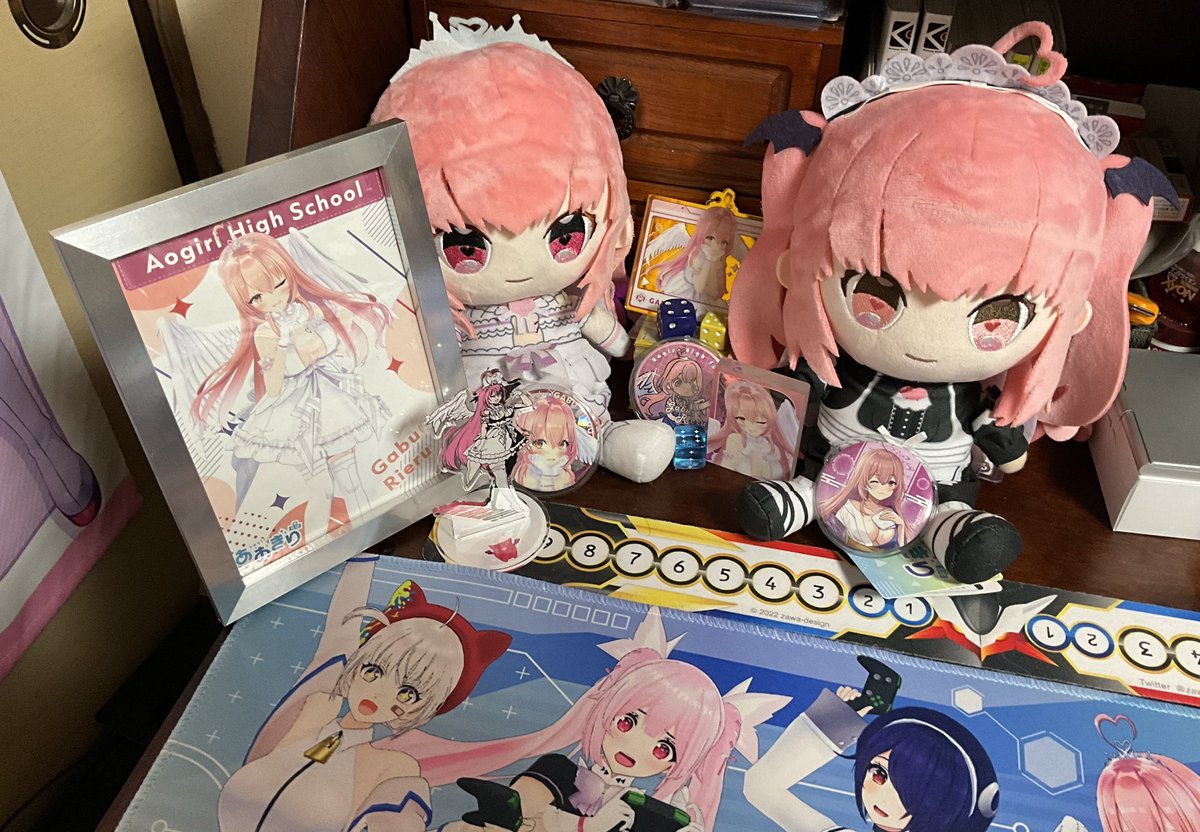 奇跡的に近所のゲーセンに扱いがあったので、頑張って救ってきました!
(机の上散らかっててゴメンね

#我部りえる 
#アトりえる 