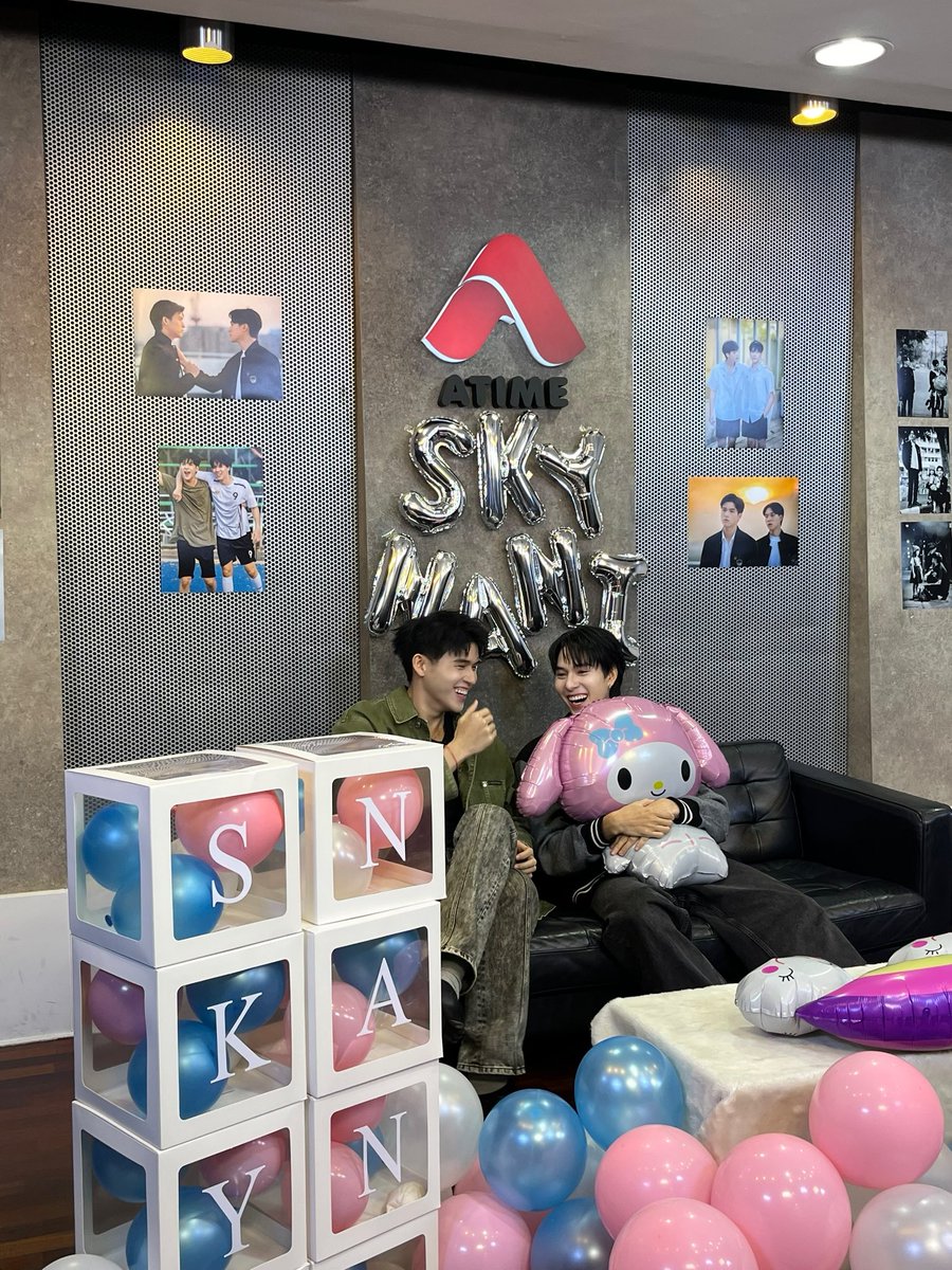 HighSchoolGMMTV's tweet photo. ขอบคุณทุกคนที่ติดตาม #SkyNanixFANDOMLIVE วันนี้น้าวันนี้แอดเอาภาพนเบื้องหลังน่ารักๆ มาฝาก แล้วมาเจอกัน #HighSchoolFrenemy  วันจันทร์-อังคารนี้น้า 
@skywongraveee @Hirunkit_ https://t.co/WkpbsS46Wg