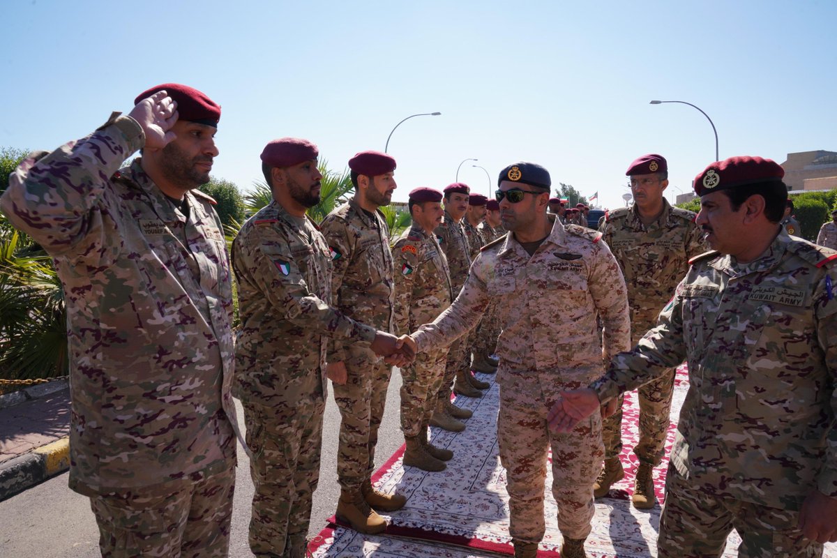 kuna_en's tweet photo. Deputy Chief-of-Staff of Kuwaiti Army inspects Amiri Guard preparations for upcoming 45th GCC Summit in Kuwait
https://t.co/ke8BmKnWwx
#KUNA #KUWAIT #KuwaitArmyGHQ #GCC44 https://t.co/YqmDJI0qpC