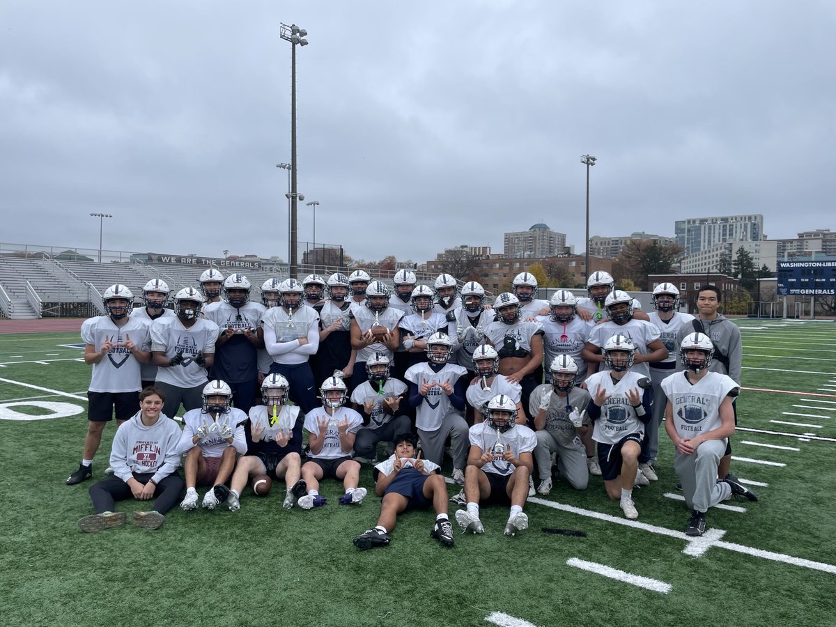 Happy Thanksgiving 🦃🍁🍽 to all football families past and present! Roll Gens 🏈