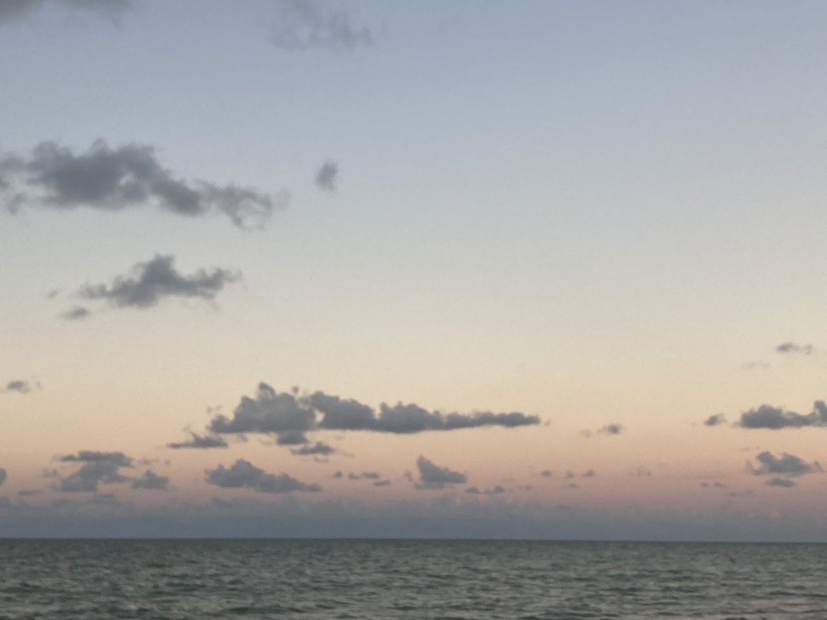 Thanksgiving in México hits different—no holiday rush, no snow, no shopping sprees. Just a quiet beach, gentle waves, and no snowplows in sight. Feels like the universe whispering, ‘Relax, you deserve it.’ 🌊 #BeachVibes #expat