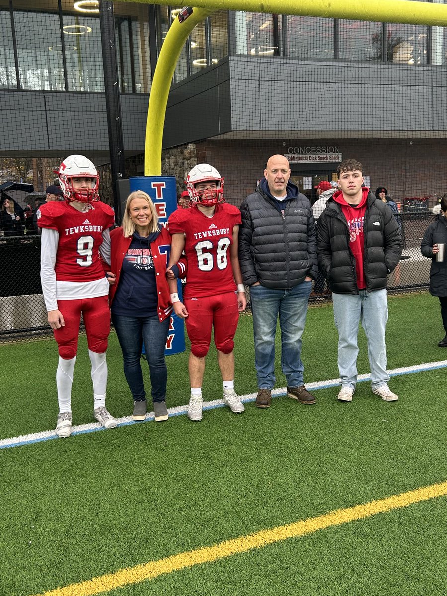 TMHS_Athletics's tweet photo. Senior Andrew Ryder with his Family https://t.co/54GpT93ZEJ
