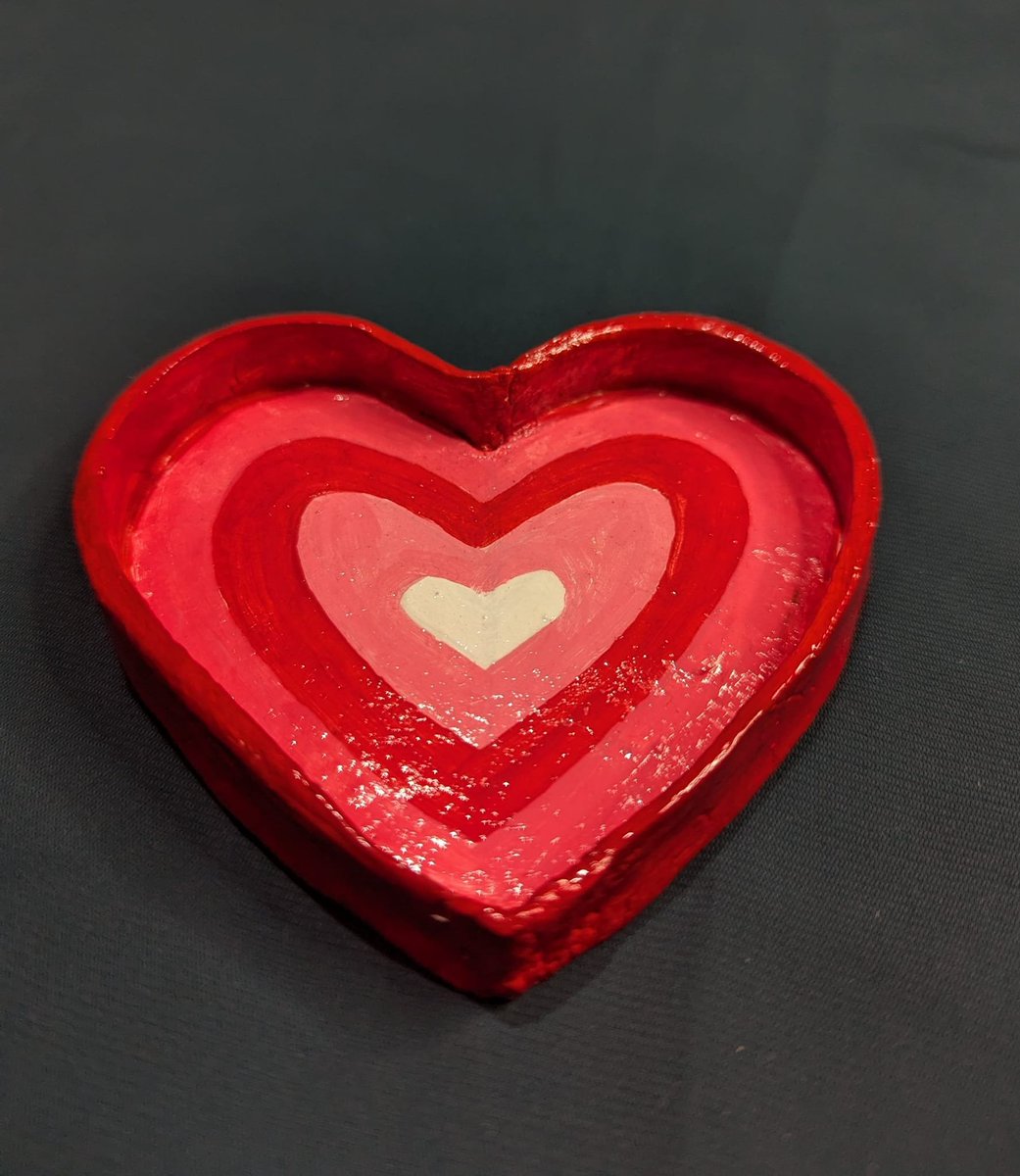 Sherajumart's tweet photo. The full video of making the clay heart tray is uploaded on YouTube : https://t.co/Zl3fGFlRWs | Feel free to watch it if you're interested. https://t.co/m5dE8Q4ICo
