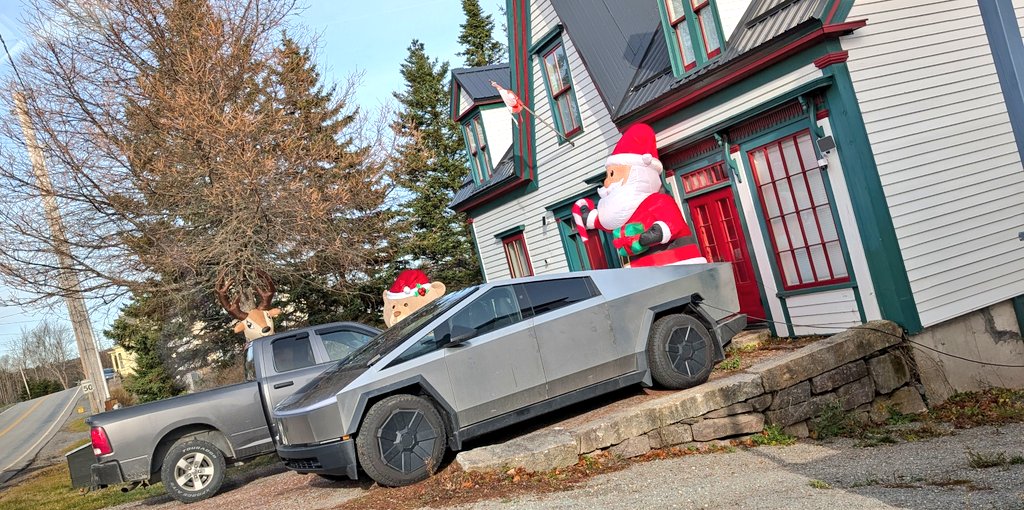 I'm in a small-ass town and my family wanted me to see "that right strange lookin car everyone's laughing at" and folks nothing could have prepared me