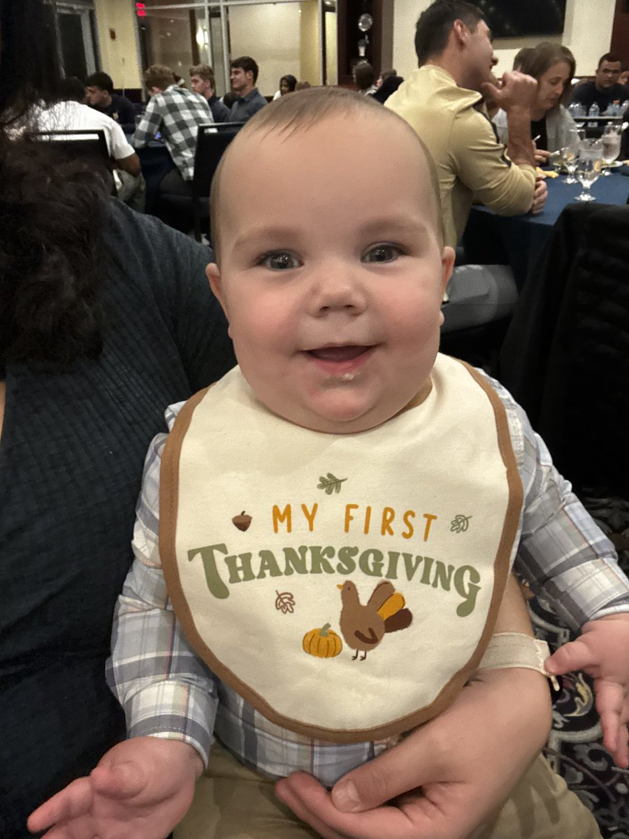 avacbguillermo's tweet photo. Happy Thanksgiving from the Guillermo’s! We couldn’t be more thankful for our sweet family and friends and all the amazing blessings God has given us !! #happyturkeyday🦃 #littleturkeys #romansfirstthanksgiving https://t.co/0BMoMpEPK2