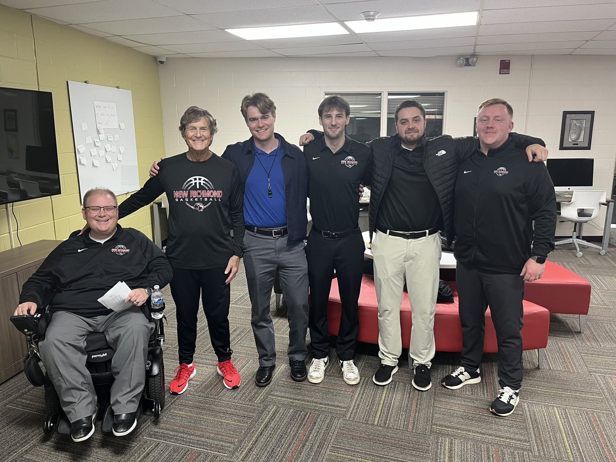 Thankful to have these great young men and coaches in our program! 

Happy Thanksgiving, Lions‼️

#WeAreNR