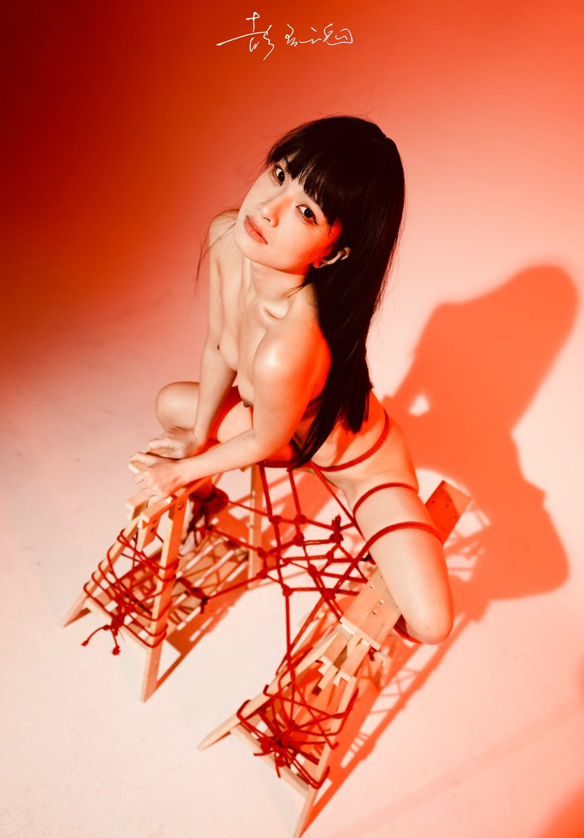 《魔力红》

Model：@qianqianluoluo 

Photo by @Oldmuyang https://t.co/VnEDfLgmrT