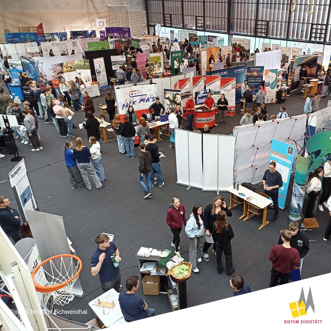 Rund 500 Jungen und Mädchen sowie 75 Firmen, Organisationen und Schulen bei #Ausbildungsmesse an den #Realschulen der #DiözeseEichstätt in #Rebdorf bistum.org/ausbildungsmes…