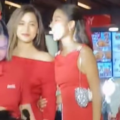 OMG, LOOK! THIS IS SOOO CUTE! 😍 

Nakahawak si Maja sa bewang ni Belle, and si Belle ay nakahawak naman sa braso ni Maja. 🥹

<a href="/dprincessmaja/">MAJA</a> <a href="/bellemariano02/">Belle Mariano</a>
#majasalvador #bellemariano
