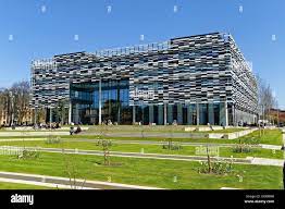 atticusfinch104's tweet image. This was the Hulme Crescents in the 1980s a modern slum and the Picture of @manmetuni Brooks Building is what stands there today. 

#mmu #manmet #manmetuni #hulme #history #historicbuildings #manchester #students