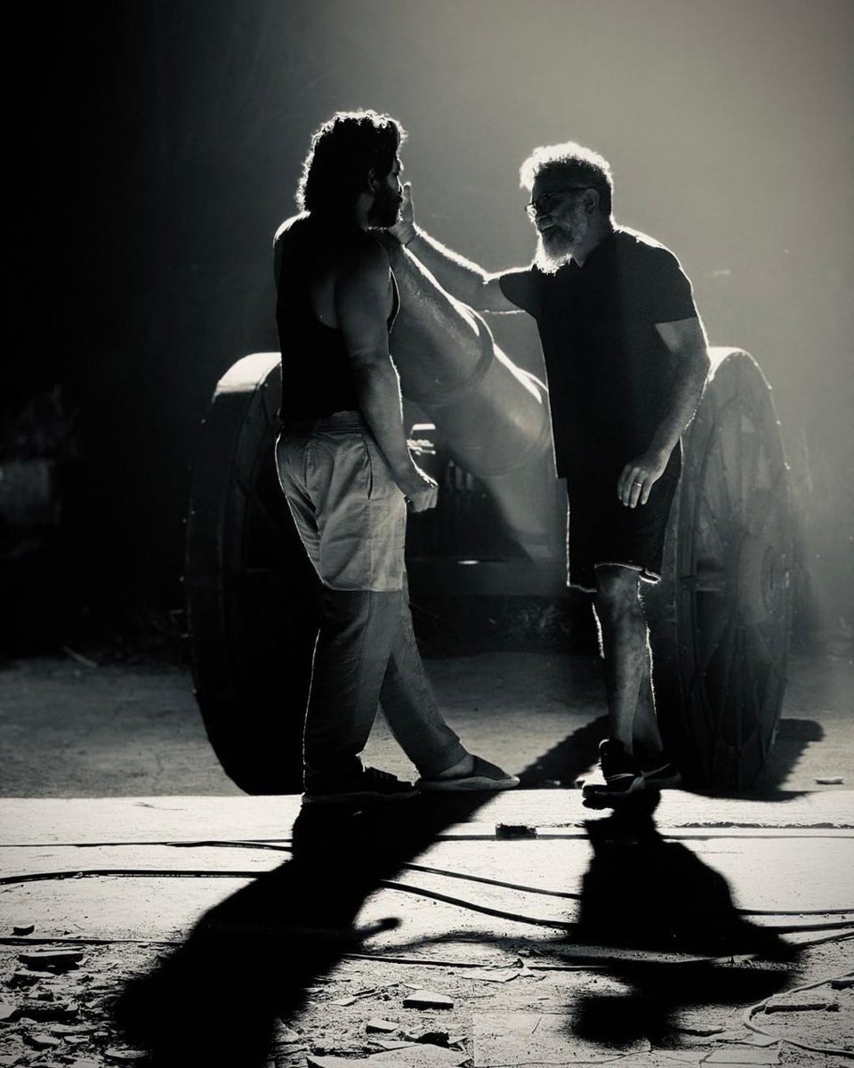 #Pushpa2TheRule run time 3 hours 20 min 38 sec 
3rd movie in highest run time 1. Dana Veera shoora karna (3:46) 2 . Lava Kusha (3:28) 
#Pushpa2 U/A censor cirtificate 
Sukku #confidence #AlluArjun
Guts #Tollywood #Pushpa2TheRuleOnDec5th #RashmikaMandanna #TREASURE