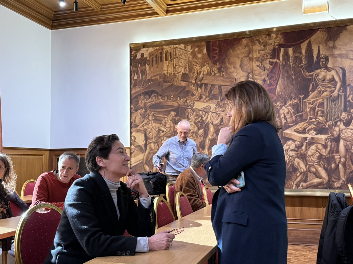 Beatriz Esporrín (@beaesporrin) on Twitter photo Avui hem assistit a la presentació del “Fons d'Innovació Girona" a la <a href="/cambragirona/">Cambra de Girona</a>. Un bon exemple de que quan les administracions cooperen, surten bons projectes! Dotat amb 5 milions d’EUR en 4 anys, l’ICF aportarà un 76% dels fons i <a href="/Girona_Cat/">Ajuntament de Girona</a> el 24% restant. Avui hem assistit a la presentació del “Fons d'Innovació Girona" a la <a href="/cambragirona/">Cambra de Girona</a>. Un bon exemple de que quan les administracions cooperen, surten bons projectes! Dotat amb 5 milions d’EUR en 4 anys, l’ICF aportarà un 76% dels fons i <a href="/Girona_Cat/">Ajuntament de Girona</a> el 24% restant.