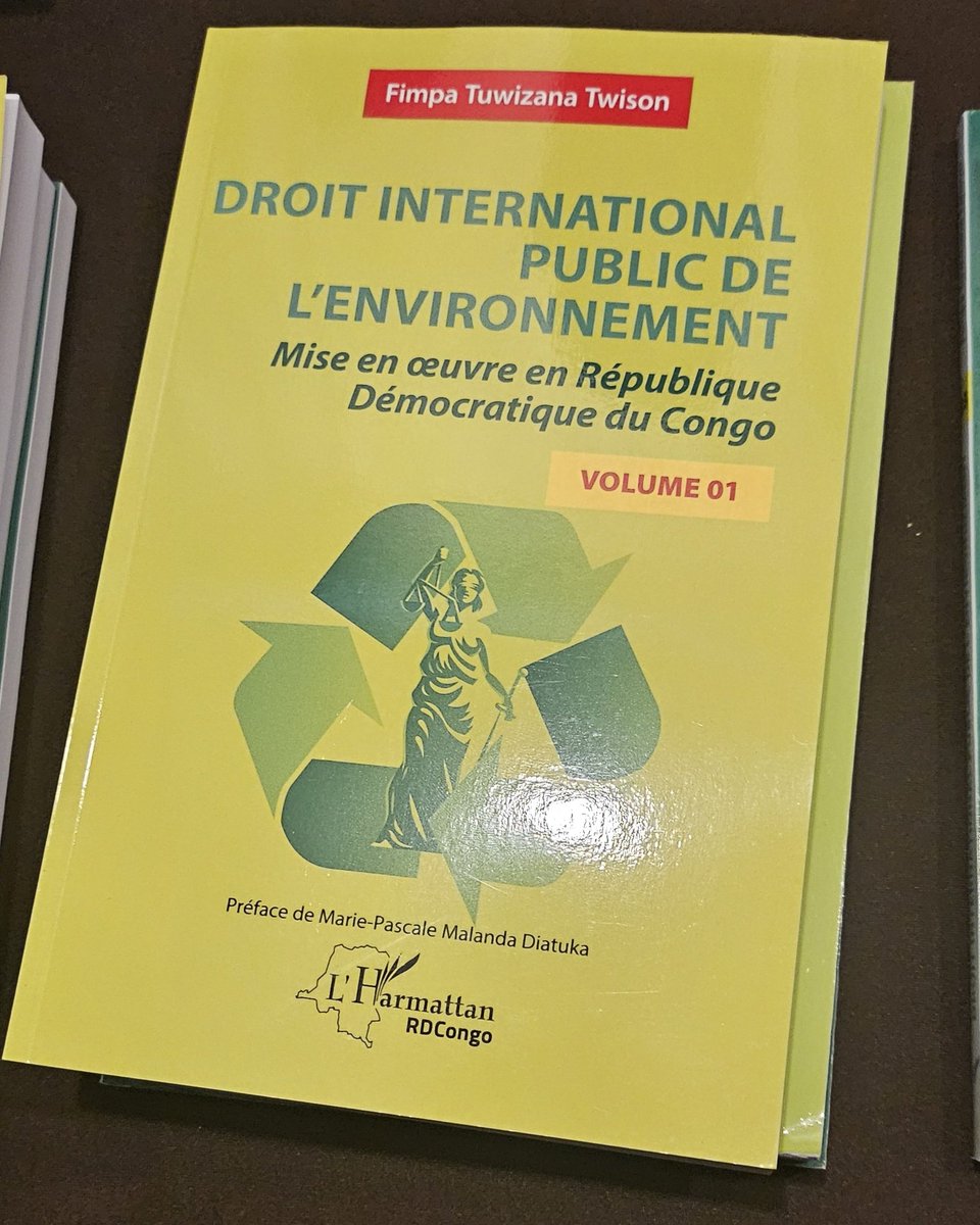 BoyooClaude's tweet photo. Honoré d'avoir été convié ce matin à la cérémonie de vernissage des livres du Professeur #Fimpa consacrés à la mise en oeuvre en #RDC du droit international public de l'environnement. Dans ces 3 tomes, l'auteur aborde les grands enjeux et principes fondamentaux de gouvernance mondiale de l'environnement ainsi que les mécanismes de leur operationalisation juridique en #RDC.