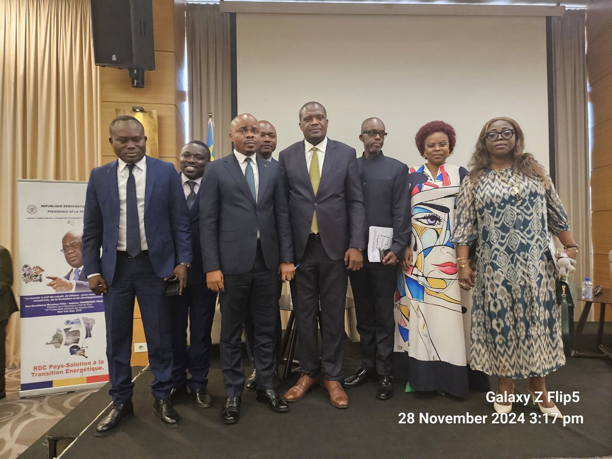 BoyooClaude's tweet photo. Honoré d'avoir été convié ce matin à la cérémonie de vernissage des livres du Professeur #Fimpa consacrés à la mise en oeuvre en #RDC du droit international public de l'environnement. Dans ces 3 tomes, l'auteur aborde les grands enjeux et principes fondamentaux de gouvernance mondiale de l'environnement ainsi que les mécanismes de leur operationalisation juridique en #RDC.
