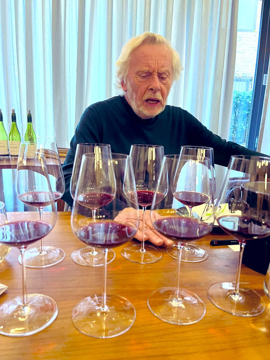 Roger Jones tweet media