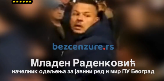 SerbiaINSPECT's tweet photo. Da li je ovo realno!?! 😶

NAČELNIK POLICIJSKOG SEKTORA KOMANDUJE HULIGANIMA i FUNKCIONERIMA #SNS KOJI NAPADAJU MIRNE DEMONSTRANTE I POTEŽU NOŽ NA STUDENTE!

"Završeno, dosta momci!!!"

Nije lako, ali pokušajte da procesuirate ovu činjenicu... #Beograd https://t.co/ozwBy0VX27