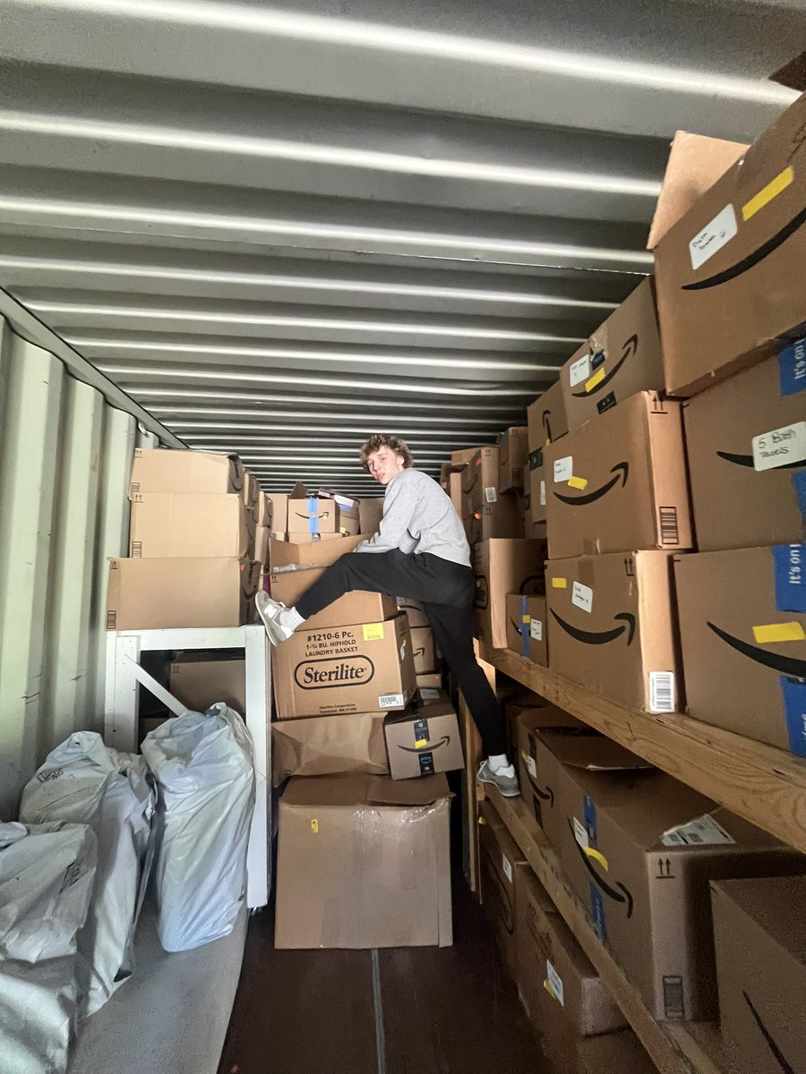 ameliaga_'s tweet photo. Proof of some of the hard work we do for CASA for @EHSCharityBall and we wouldn’t have it any other way! 💪🏼📦
#AliveWithPurpose #MiCasaTuCasa #ECBThanksgivingChallenge #HousingSolvesHomelessness https://t.co/QMZOLo9okM