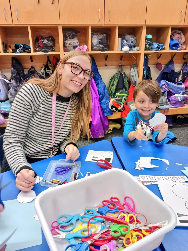 Thank you to the Queen's Occupational Therapy students who came and helped our Kindergarten students with scissor skills! <a href="/alcdsb/">ALCDSB</a> <a href="/alcdsb_olmc/">Our Lady Mt Carmel</a> #Togetherisbetter #ALCDSBMYSP #ALCDSBWitness <a href="/KidsInclusive/">KidsInclusive|EnfantsInclus</a>