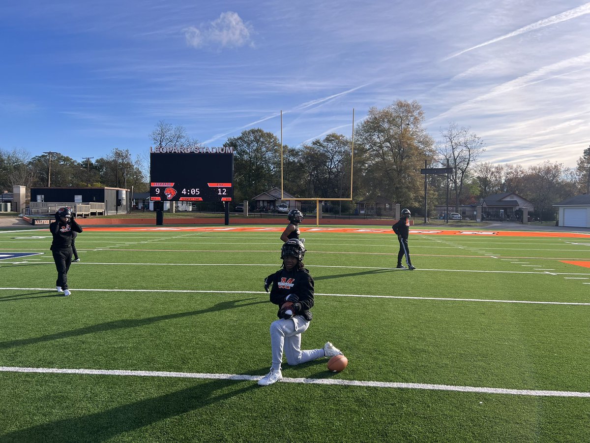 And then there were 8. 

Thankful for this group of players and coaches. Always special when you get to practice this time of year. 

Happy Thanksgiving from our #FAMILY to yours. 

See you @ Elkins tomorrow night!!

Go Leopards!