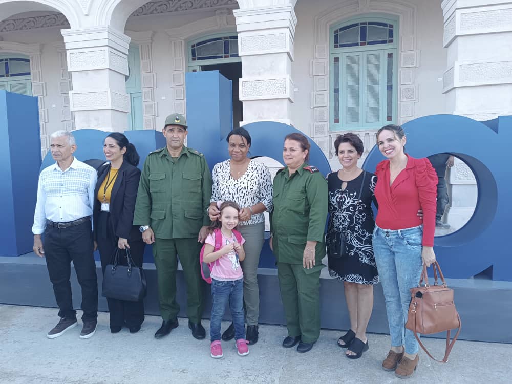 Nuestras felicitaciones a <a href="/IzquierdoAlons1/">Livan Izquierdo Alonso</a> incansable dirigente, en #LaHabanaDeTodos como en otras provincias trabaja con tesón y compromiso. El abrazo en el día de su cumpleaños #FuerzaCuba