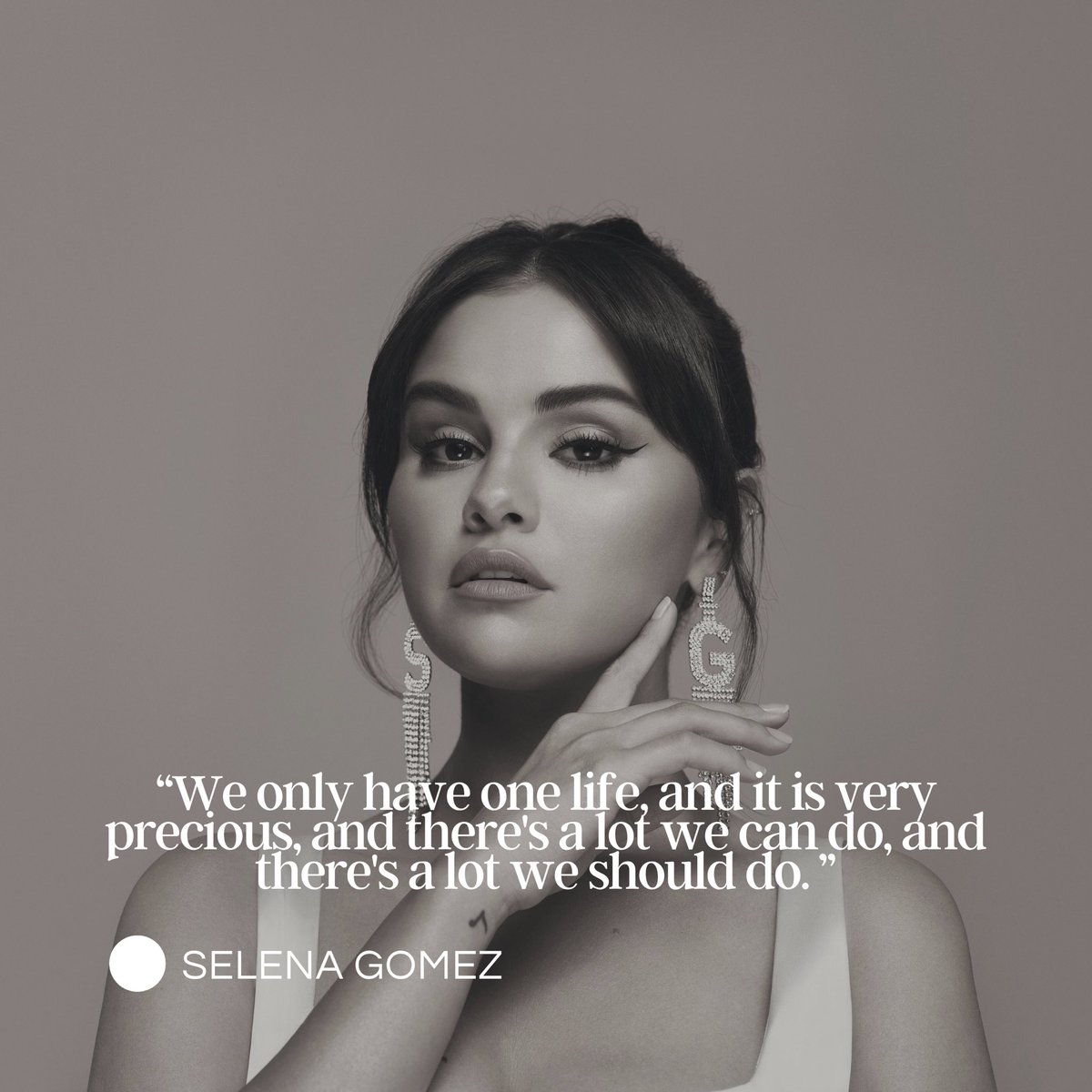 Shodement's tweet photo. One precious life—make it count. 💫 @selenagomez 

#creativity https://t.co/cHTXuVx5Fm