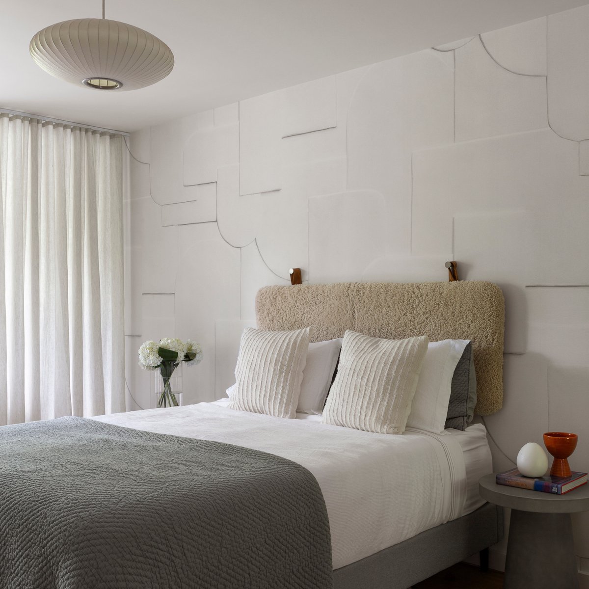 fluxdevca's tweet image. Soft hues and organic patterns define the quiet beauty of this primary bedroom — where every element is intentional, an invitation to rest and reflect. 🌱

Build: @fluxdevca 
Design: CARV Projects
Photography: Kiely Ramos

#torontorenovation #bedroomdesign #torontocontractor