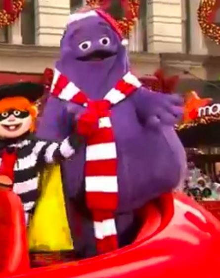 Metsmerized's tweet photo. There goes our hero! #MacysThanksgivingDayParade https://t.co/IiIOtVZolb