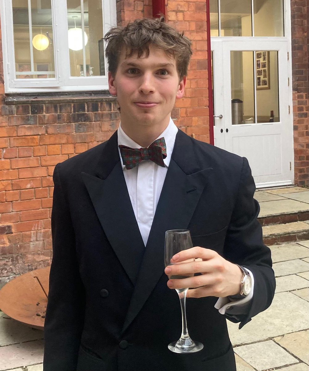 mrbelveze's tweet photo. At Llansilin, celebrating the life of Tommy Freeman died aged 18. https://t.co/CCGQIfEo6Y