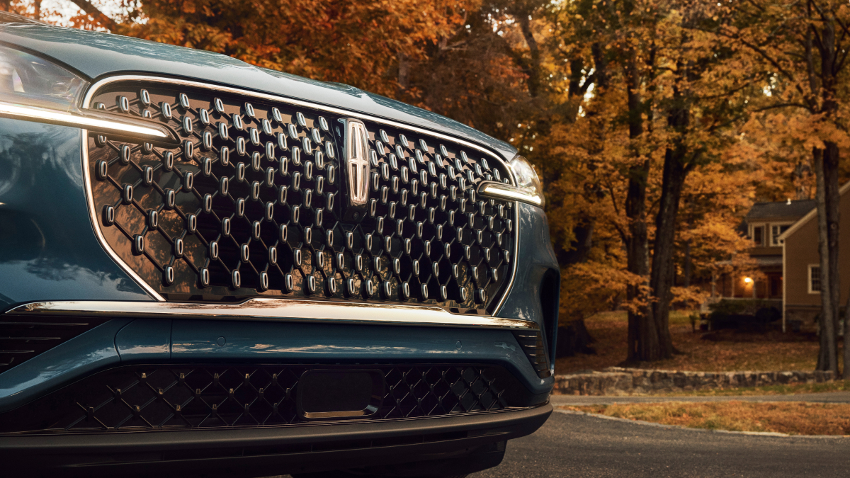 Every #Thanksgiving gathering begins with a journey. This holiday season, we’re grateful for our Lincoln family. What are you grateful for?