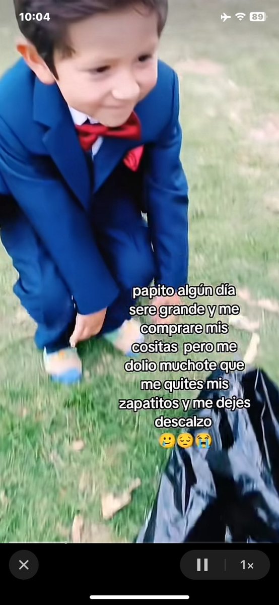 cherrypinkgloss's tweet photo. Se que a todos les vale berga pero vengo a intentar quemar a este boliviano que asistió q la graduación de su pequeño hijo solo a quitarle sus zapatos y dejarlo ahí sin nada. Hay que tener muy poquísima madre https://t.co/8MjrctfsW0