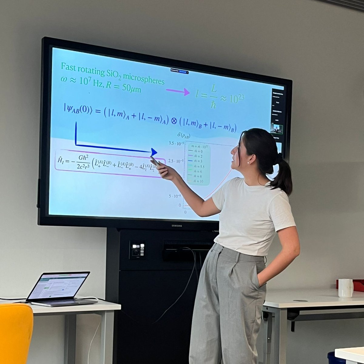 Ulm's Institute of Theoretical Physics (@qubit_ulm) on Twitter photo Today we had our <a href="/TriniLantano/">Trinidad Lantaño</a> telling us about quantum signatures of gravity via angular momentum entanglement ✨ Can two microspheres interacting only through gravity display quantum features? #Quantum #Gravity 🍎 Today we had our <a href="/TriniLantano/">Trinidad Lantaño</a> telling us about quantum signatures of gravity via angular momentum entanglement ✨ Can two microspheres interacting only through gravity display quantum features? #Quantum #Gravity 🍎