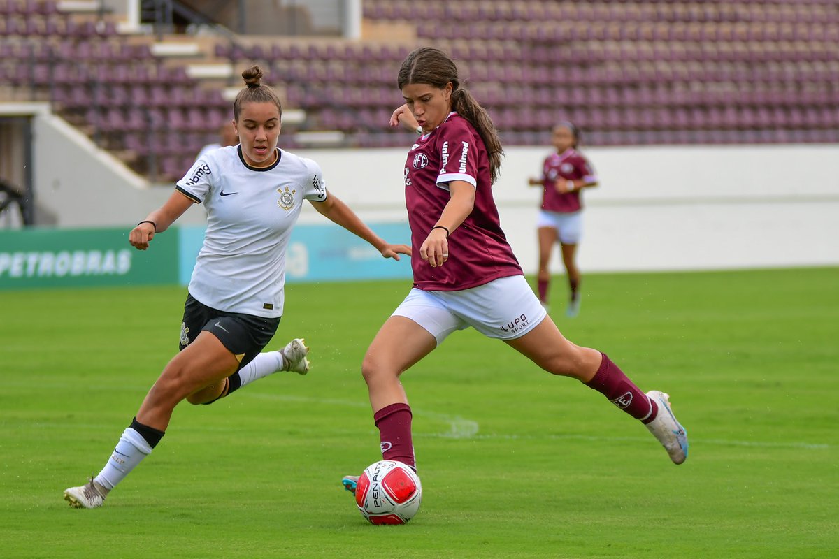Campeãs Paulistas Sub17 🚂! 
Orgulho desse grupo , que conquistou 4 títulos na temporada , sendo 2 inéditos para a Ferroviria.
Seguimos por mais , partiu Qatar 🇶🇦, vamos em busca do Mundial !