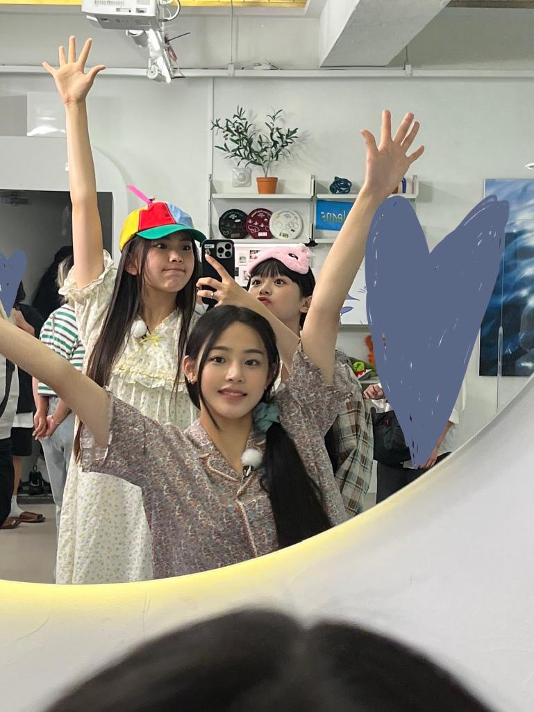 hyein pics tweet media