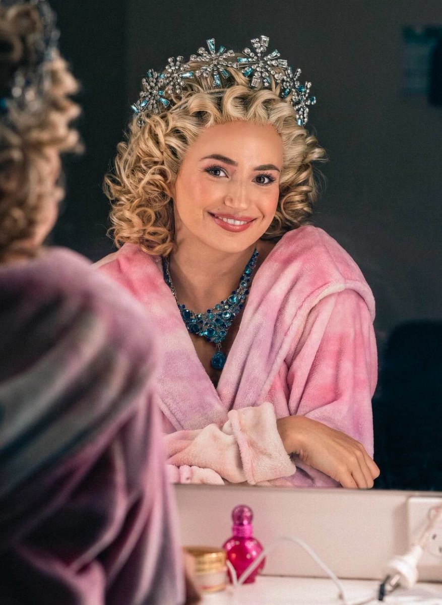 addupmylove's tweet photo. #MYYY GLINDA FOREVER https://t.co/bwWOmHDpdV