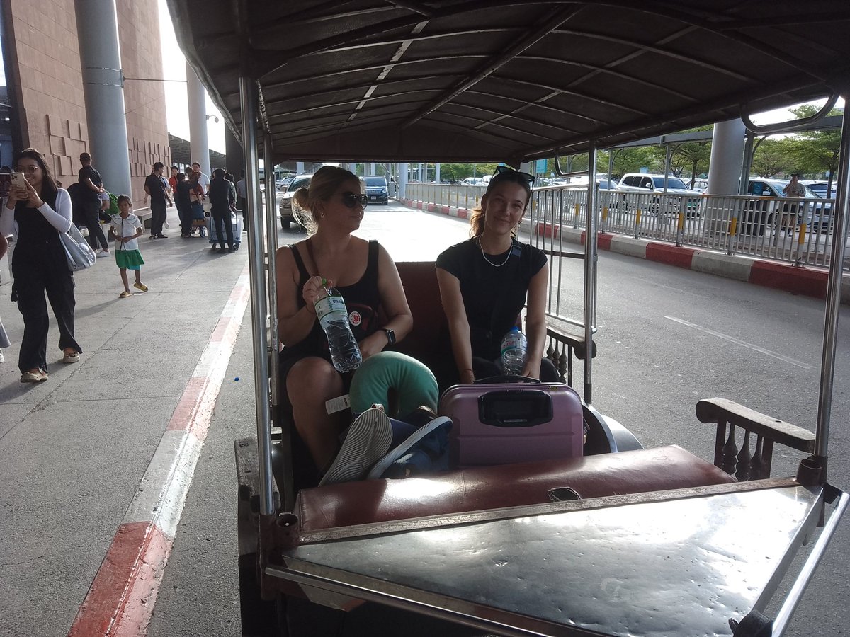 hengsochan's tweet photo. Today's drop off my clients from Germany at phnom penh national airport. If you're seeking an english speaking driver to show around in phnom penh city. please kindly contact me at anytime via WhatsApp telegram 015859135
: I offer pick up and drop off bus station and airport. Best regards.
#phnompenh #Cambodia #Airport  
#travelers
