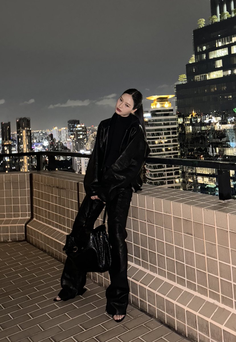 MilkLove_styles's tweet photo. Milk Pansa Vosbein x #BALENCIAGA moments.
#BalenciagaSpring25 #BalenciagaFall24 #10XLSneaker
#MilkPansa #mimiv #มิ้ลค์พรรษา @panlyyy https://t.co/NJgd89fos0