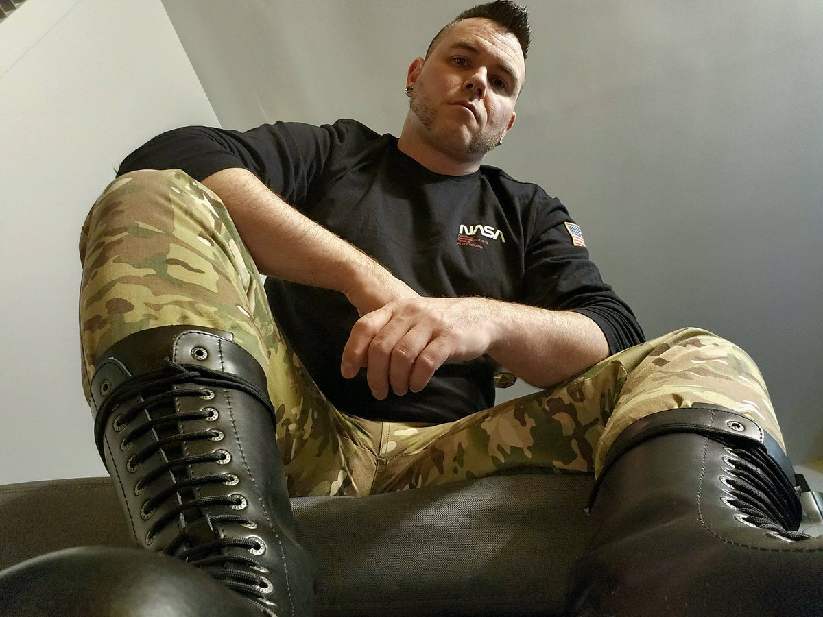 #skinhead #skindheadstyle #rangerboots  #bootfetish #gayskin #gayskinheads  #alphaindustries #cwu #ma1jacket