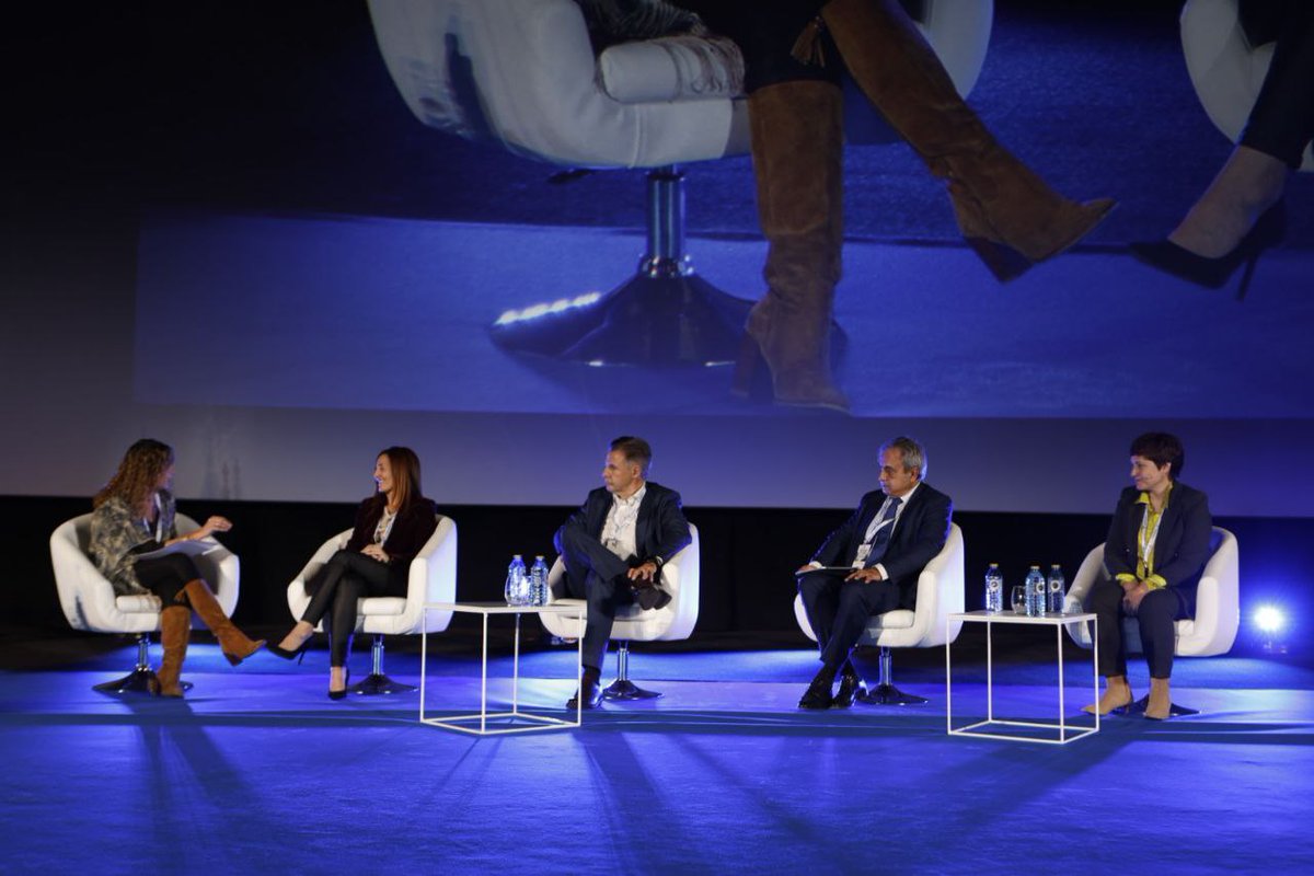 CCNCERT's tweet image. Mesa redonda:

- Elísabeth Martínez (#SATEC), Jesús Sánchez López (@Naturgy), Luis Fernando Álvarez-Gascón (#GMV-Secure e-solutions), Rosa Díaz Moles (Moderadora) y Vitori Hernández Ullate (#Intrepit). 

#XVIIIJornadasCCNCERT | #VIJornadasESPDEFCERT