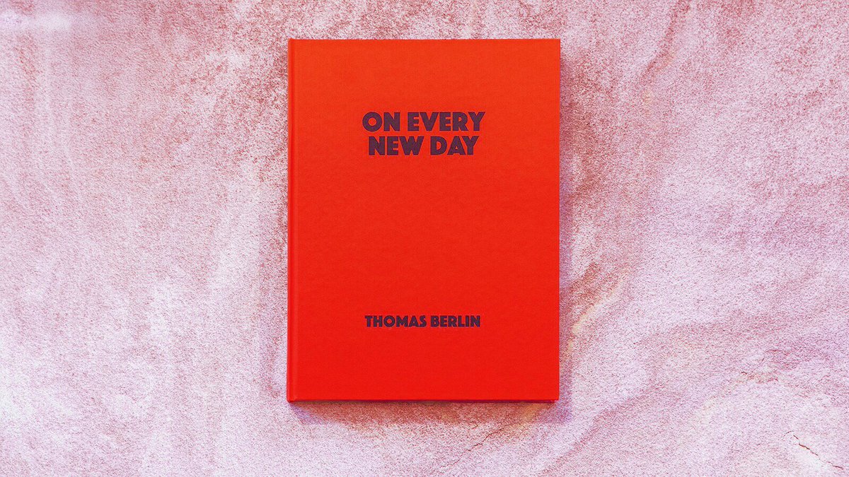 I met <a href="/tb_thomasberlin/">Thomas Berlin Photography</a> and he told me about his new book "On Every New Day" (feat. <a href="/aireenel_/">Irina Lozovaya</a>). Read the interview in 🇺🇸 🇩🇪 and don't forget to buy his book (edition of 200!).
simonbolz.com/blog/may-i-int…
