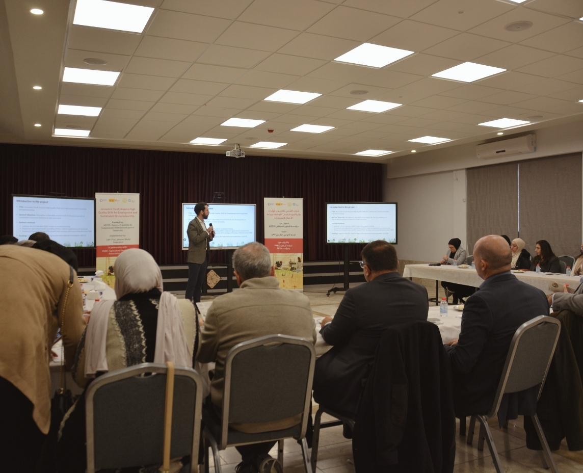 PromSocial_ongd's tweet photo. Esta semana hemos celebrado 𝐜𝐞𝐫𝐞𝐦𝐨𝐧𝐢𝐚 𝐝𝐞 𝐜𝐢𝐞𝐫𝐫𝐞 del proyecto "Jóvenes de Jerusalén Este adquieren competencias profesionales de calidad dirigidas a la empleabilidad creando emprendimiento sostenible" financiado por @aecid_es y con @PARC_Palestine @lutheranworld https://t.co/XdaG4wyZ3I